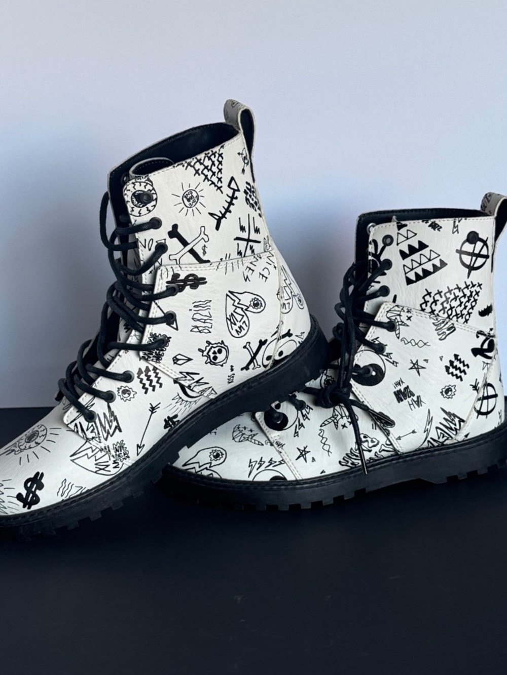 Volcom Youth Combat Boots‎ Size 7 Graphic Print Lace Up NWOT Fits Women’s 8.5